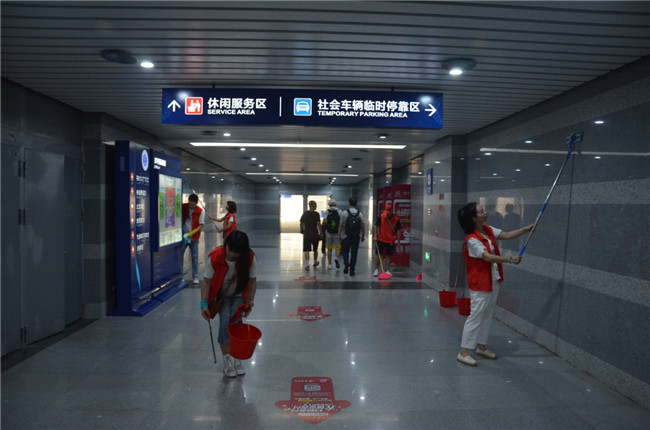 城投集團(tuán)開展“創(chuàng)衛(wèi)迎暗訪、全城大掃除”主題志愿活動