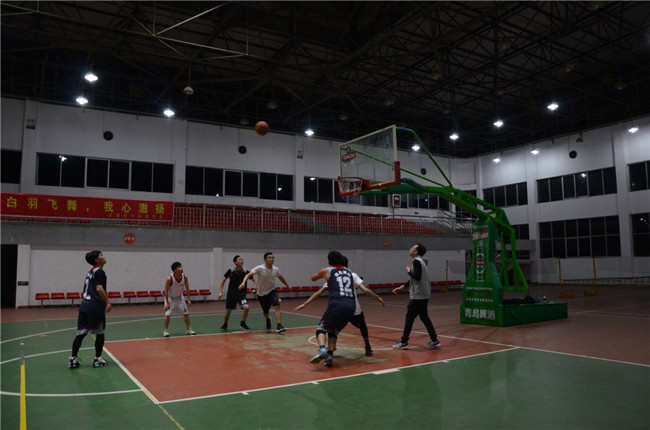 紀(jì)念“五四”運動100周年——城投集團、昌南新區(qū)開展籃球友誼賽
