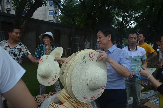 炎炎夏日送清涼，點(diǎn)滴關(guān)懷暖人心——城投集團(tuán)各黨支部開展“送清涼”慰問一線員工活動(dòng)
