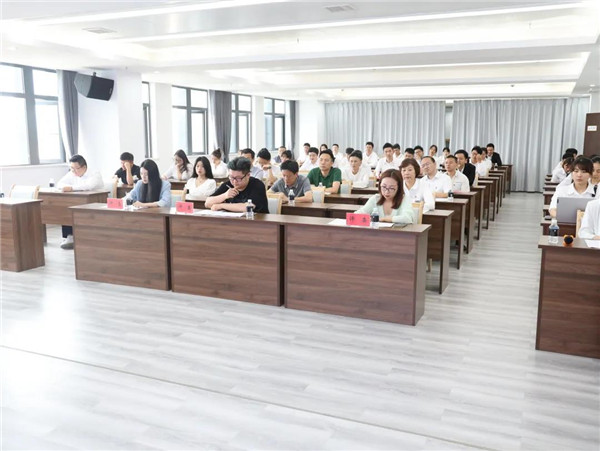 城投集團(tuán)舉辦“展現(xiàn)青年風(fēng)采，奉獻(xiàn)青春力量”主題演講比賽