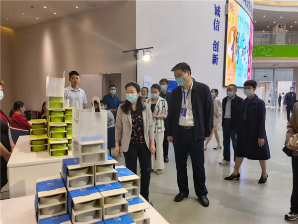 新理念、新時(shí)尚、新方式、新感受——德宇集團(tuán)舉行2022得雨活茶新品發(fā)布推廣會(huì)