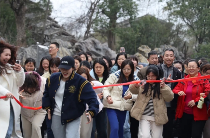 市城投集團(tuán)開展“團(tuán)結(jié)一心 拼搏進(jìn)取 奮戰(zhàn)2025”迎新年登山、健步走活動